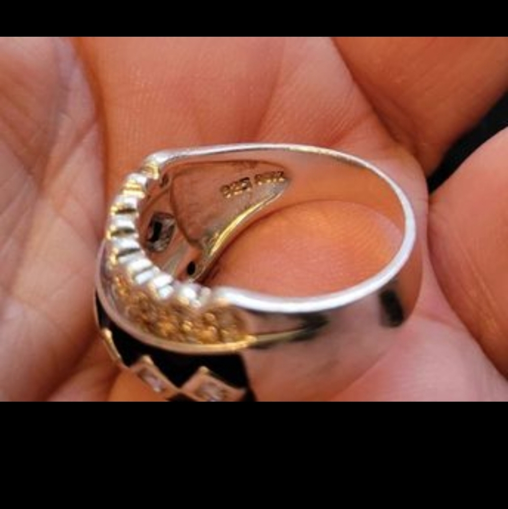 LADIES RING SZ 8 - Picture 5 of 6